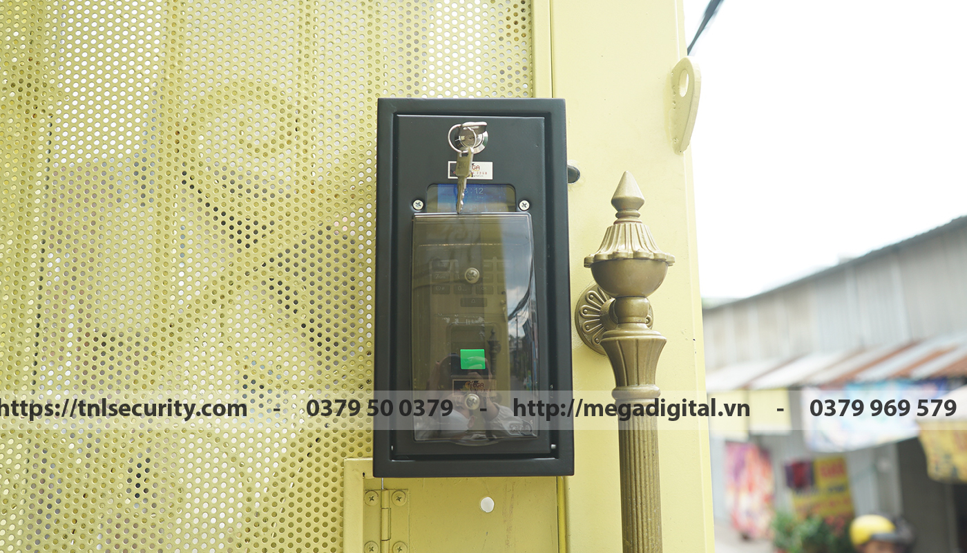 Lap-khoa-van-tay-cho-cong-sat-kem-bao-dong-tai-Thu-Duc